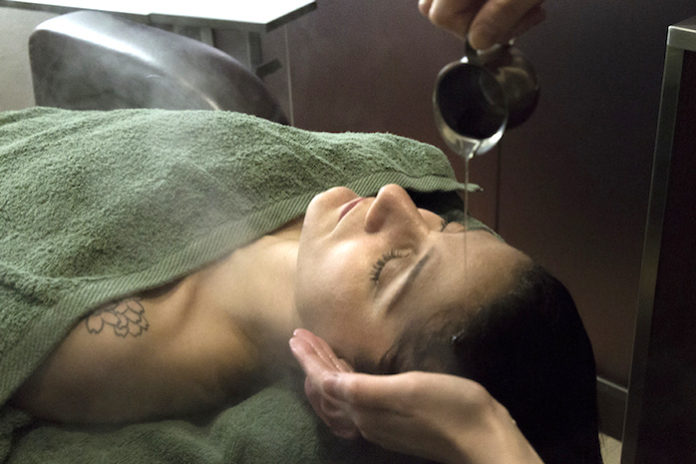 Enjoy an Hour of Luxury: Ayurveda Head Spa or Cream Bath in Tokyo